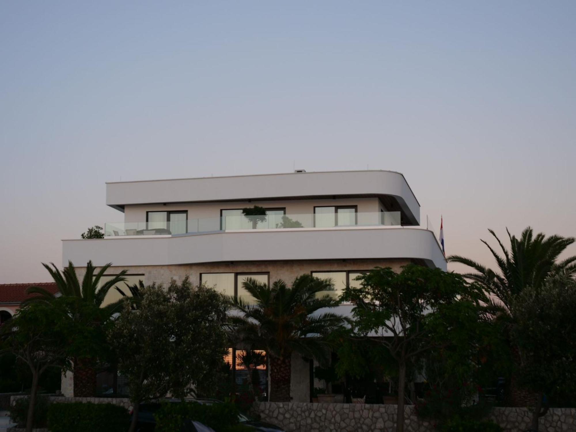 Apartments Dernaj Vir Luaran gambar