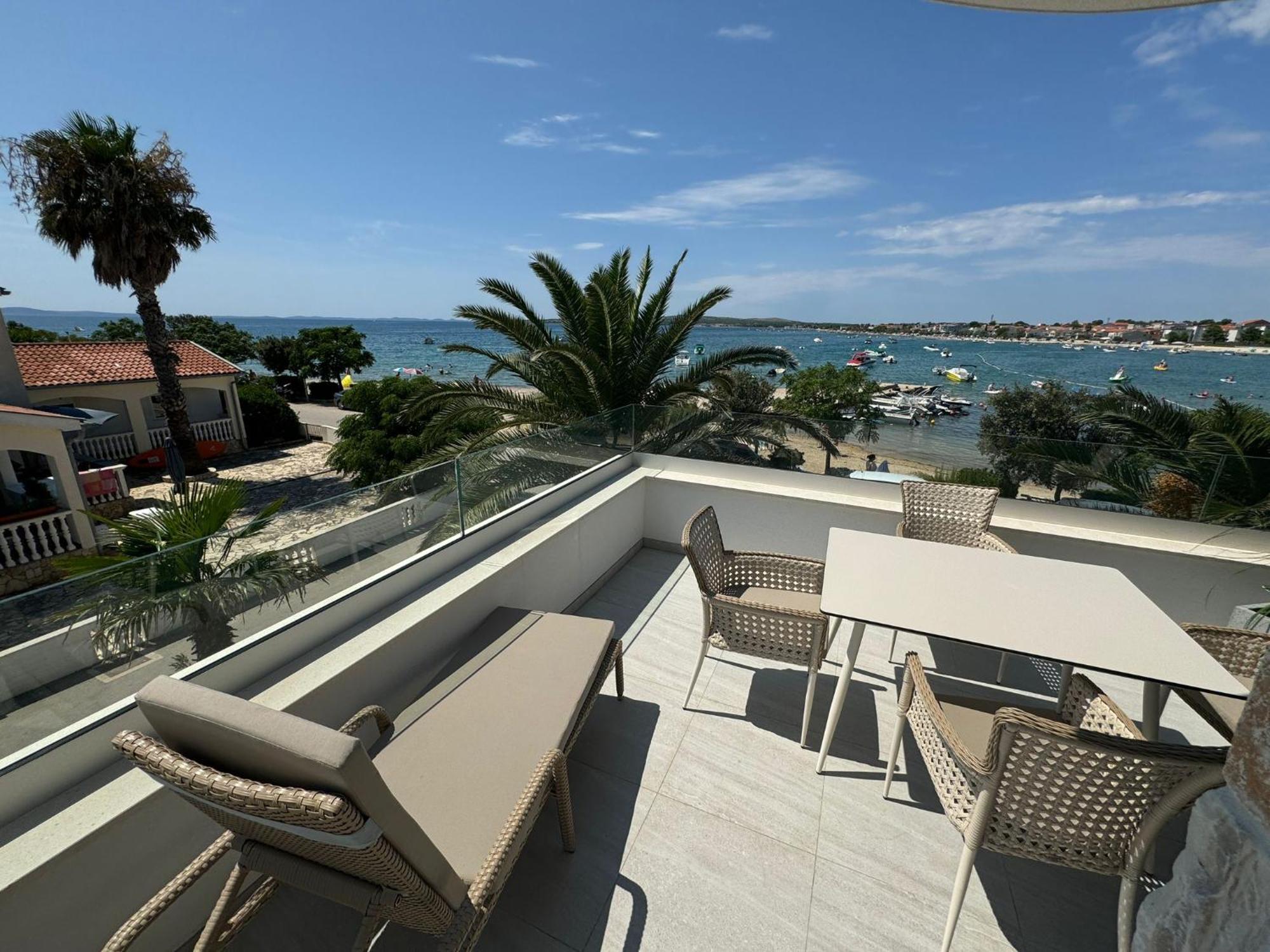 Apartments Dernaj Vir Luaran gambar