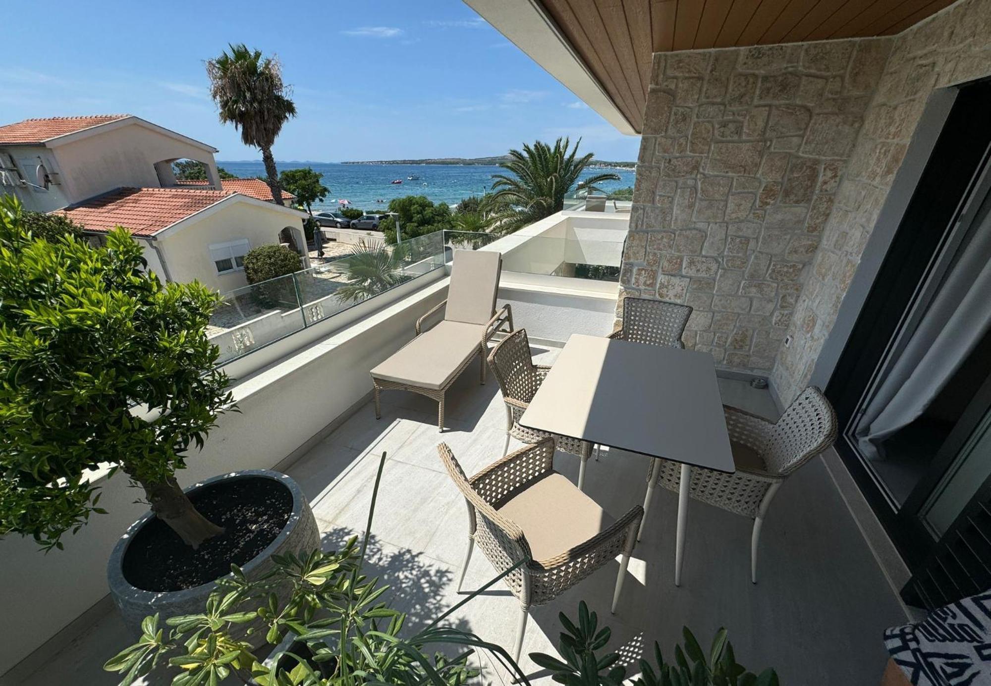 Apartments Dernaj Vir Luaran gambar