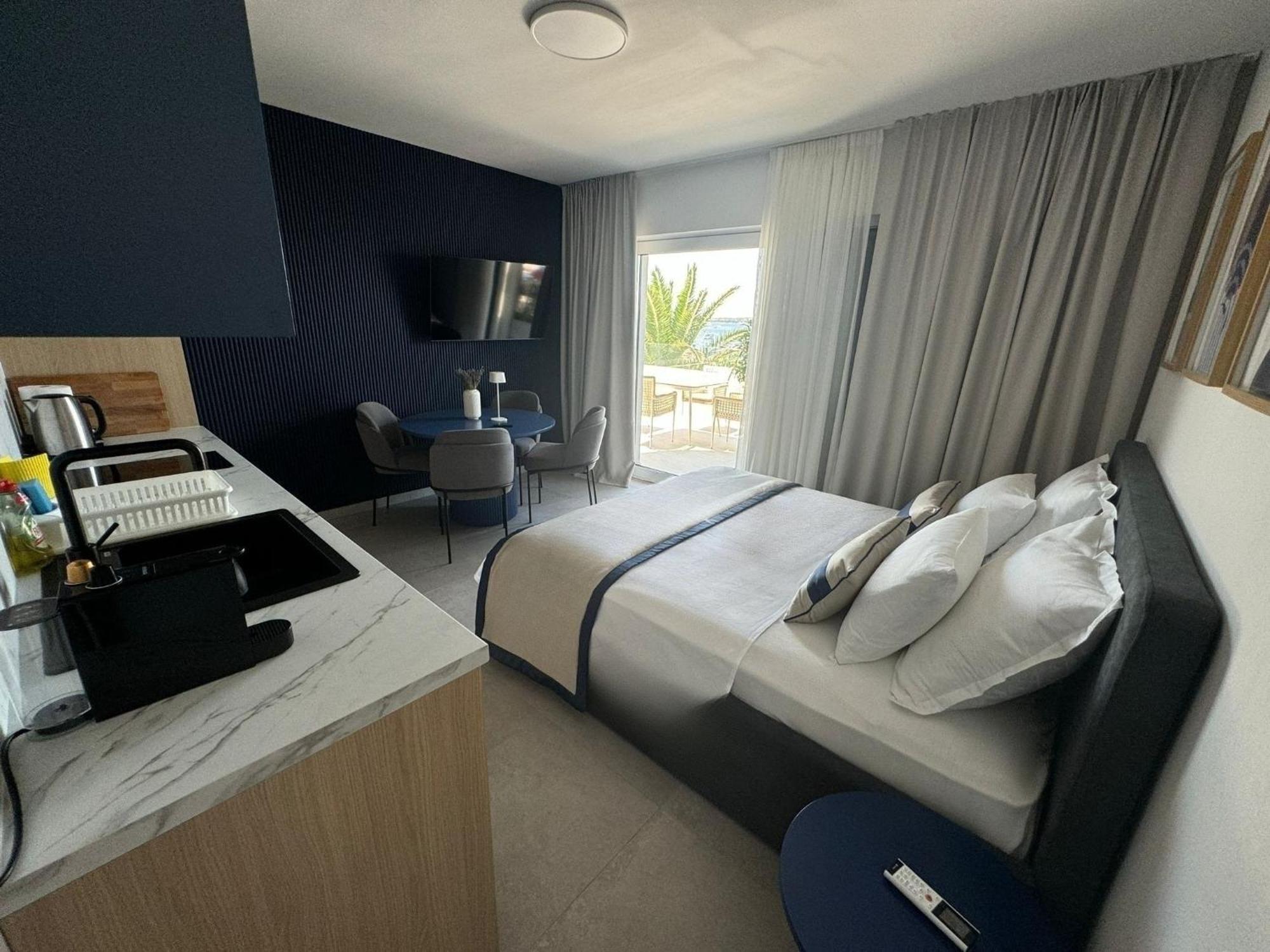 Apartments Dernaj Vir Luaran gambar